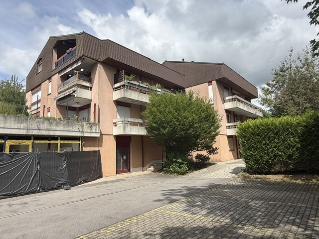 Savigny, appartement de 5,5 pièces avec balcon et terrasse
